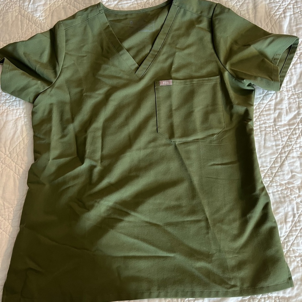 Figs scrub top